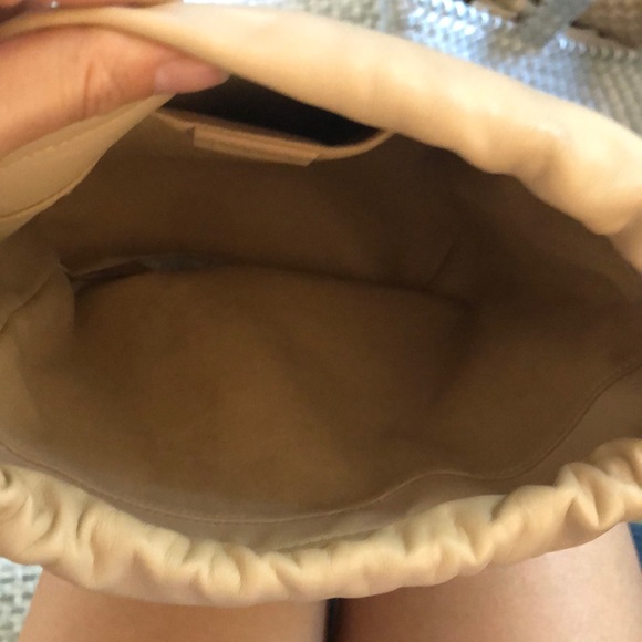 Auxiliary (Aritzia) LEATHER BUCKET BAG BLUSH - Picture 4 of 7